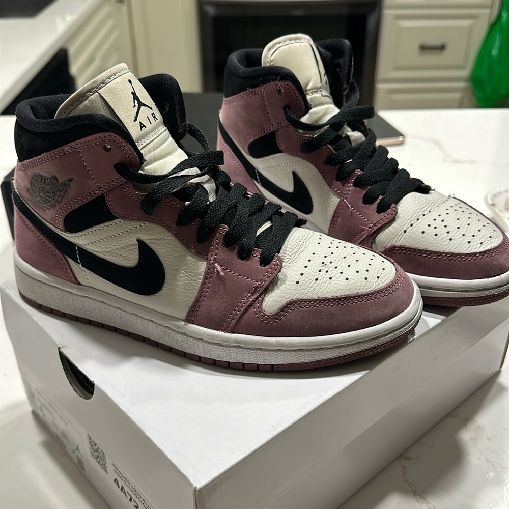 Womens air jordan 1 mid se- mulberry